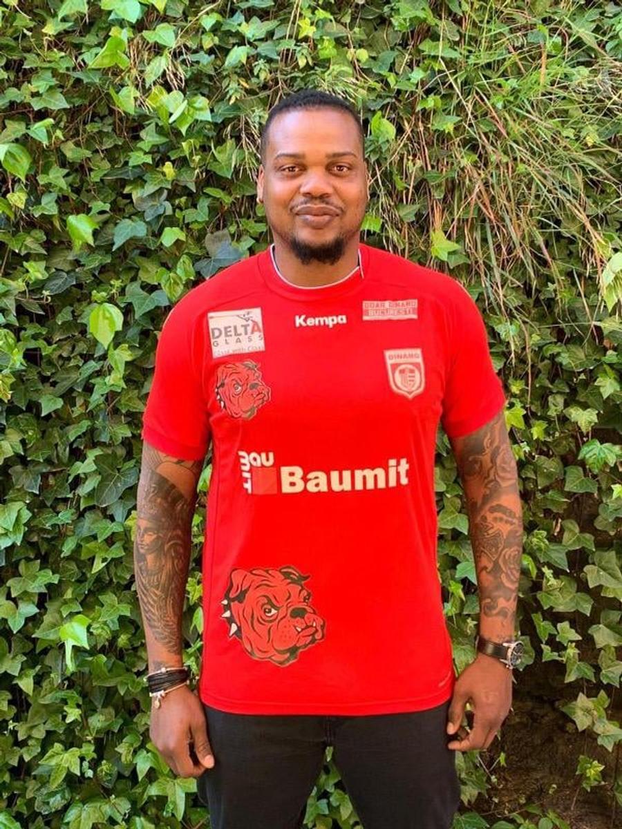 Cedric Sorhaindo, prima poză în tricoul lui Dinamo FOTO Facebook Dinamo Transfer-bombă la Dinamo! » Un medaliat cu aur la Jocurile Olimpice a semnat cu campioana României