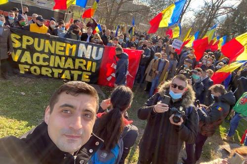 George Simion și-a anunțat prezența la protestul de la Universitate. Sursă foto: Facebook