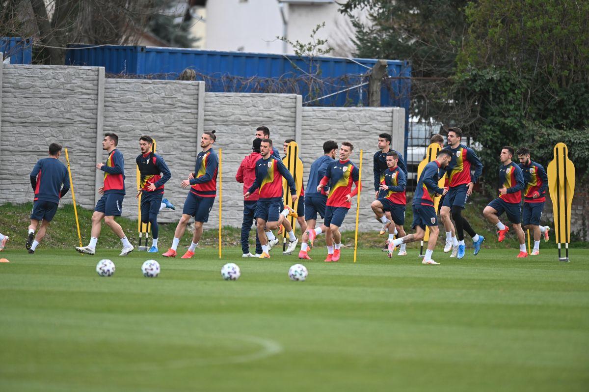 Imagini de la antrenamentul oficial al României U21 » 3 jucători, băgați în „ședință” de Adrian Mutu