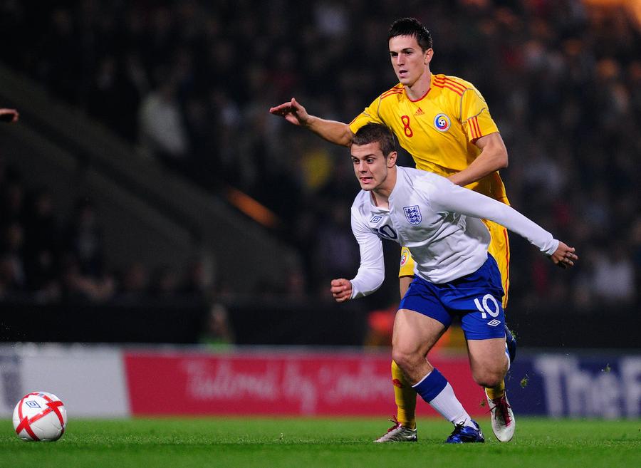 Gardoș, în duel cu englezul Jack Wilshere, într-un meci de tineret Interviu fără perdea cu Florin Gardoș » Totul despre conflictul cu Devis Mangia: „Am vrut să sparg ușa”