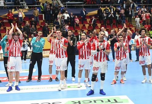 Dinamo a părăsit cu capul sus Liga Campionilor la handbal masculin. Elevii lui Xavi Pascual câștigat returul play-off-ului pentru sferturile de finală, contra nemților de la Kiel, scor 32-31. În tur, Kiel câștigase cu 41 la 28.