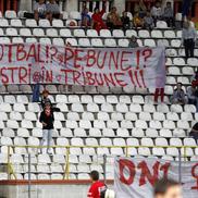 Ziua în care Dinamo a jucat cu femei și copii în tribune / Sursă foto: Arhivă Gazeta Sporturilor
