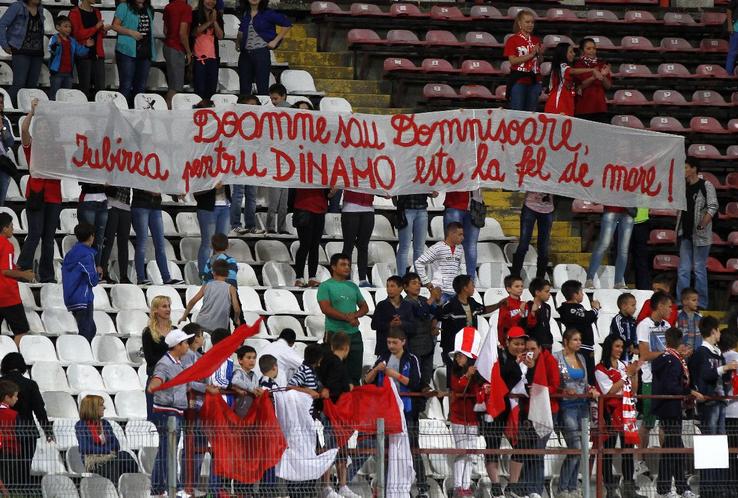 Ziua în care Dinamo a jucat cu femei și copii în tribune / Sursă foto: Arhivă Gazeta Sporturilor