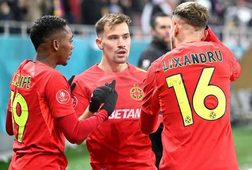 Luis Phelipe (stânga) s-a accidentat și va lipsi cel puțin o lună de la FCSB
