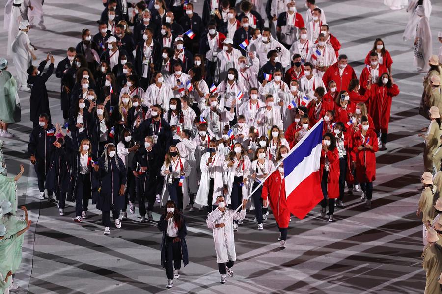 Judoka Clarisse Agbegnenou și gimnastul Samir Ait Said au dus steagul Franței la ceremonia de deschidere de la Tokyo. Ei au fost aleși atunci în urma votului reprezentanților federațiilor FOTO Guliver/GettyImages Cum alege Franța portdrapelul pentru festivitatea de deschidere a Jocurilor Olimpice » Metodă diferită de România