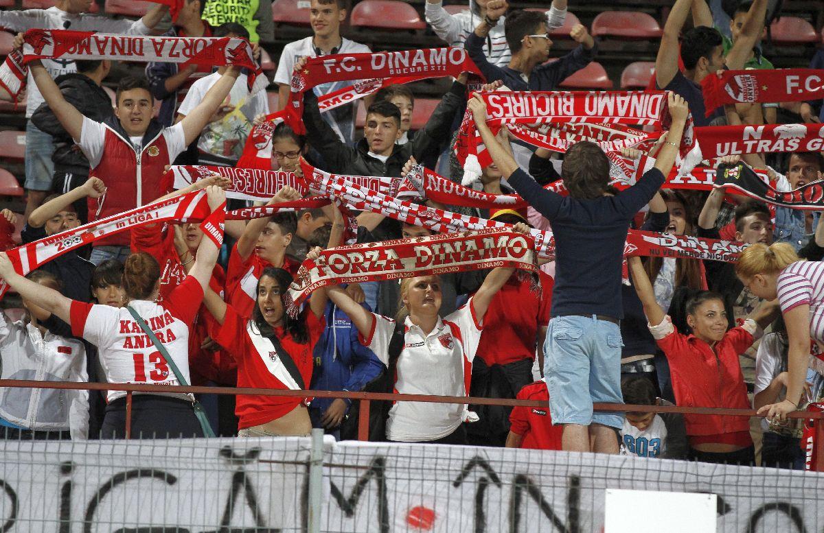 Ziua în care Dinamo a jucat cu femei și copii în tribune: bannere, pyro și injurii la adresa rivalelor