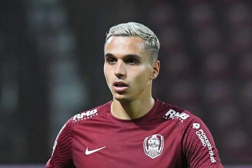 Fundașul dreapta Cristi Manea a declarat că nu știe nimic despre interesul celor de la Galatasaray și se gândește doar la CFR Cluj în acest moment.