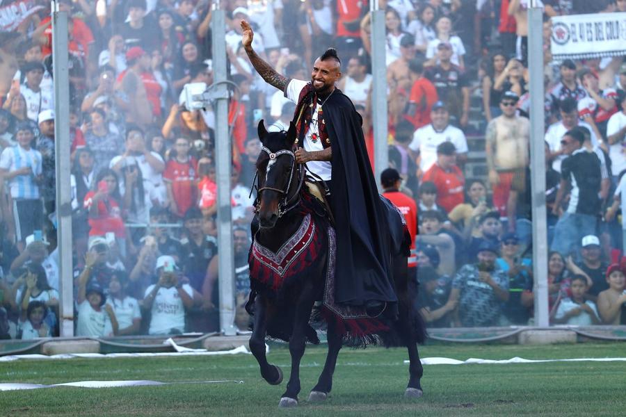 Arturo Vidal, prezentat ca un rege la Colo Colo / Foto: X Dezastru lăsat de Arturo Vidal după transferul de la Flamengo. Ce daune are de plătit internaționalul chilian!