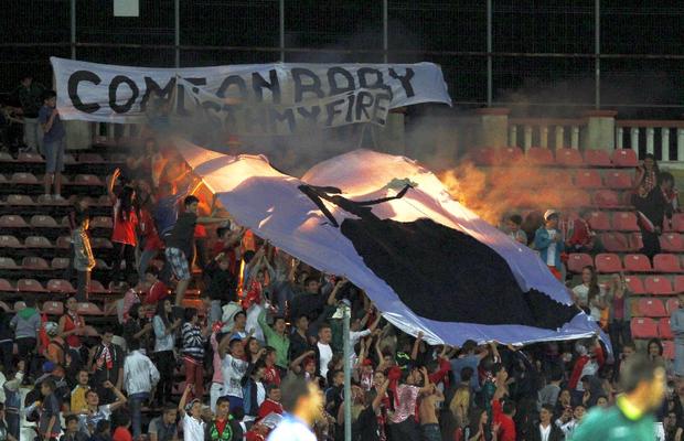 Pyro, bannere și injurii la adresa Stelei » Ce s-a întâmplat când Dinamo a jucat cu femei și copii în tribune: imagini din arhiva GSP