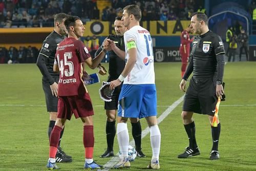 Ionuț Larie (dreapta), veteranul campioanei Farul. Foto: Imago Images