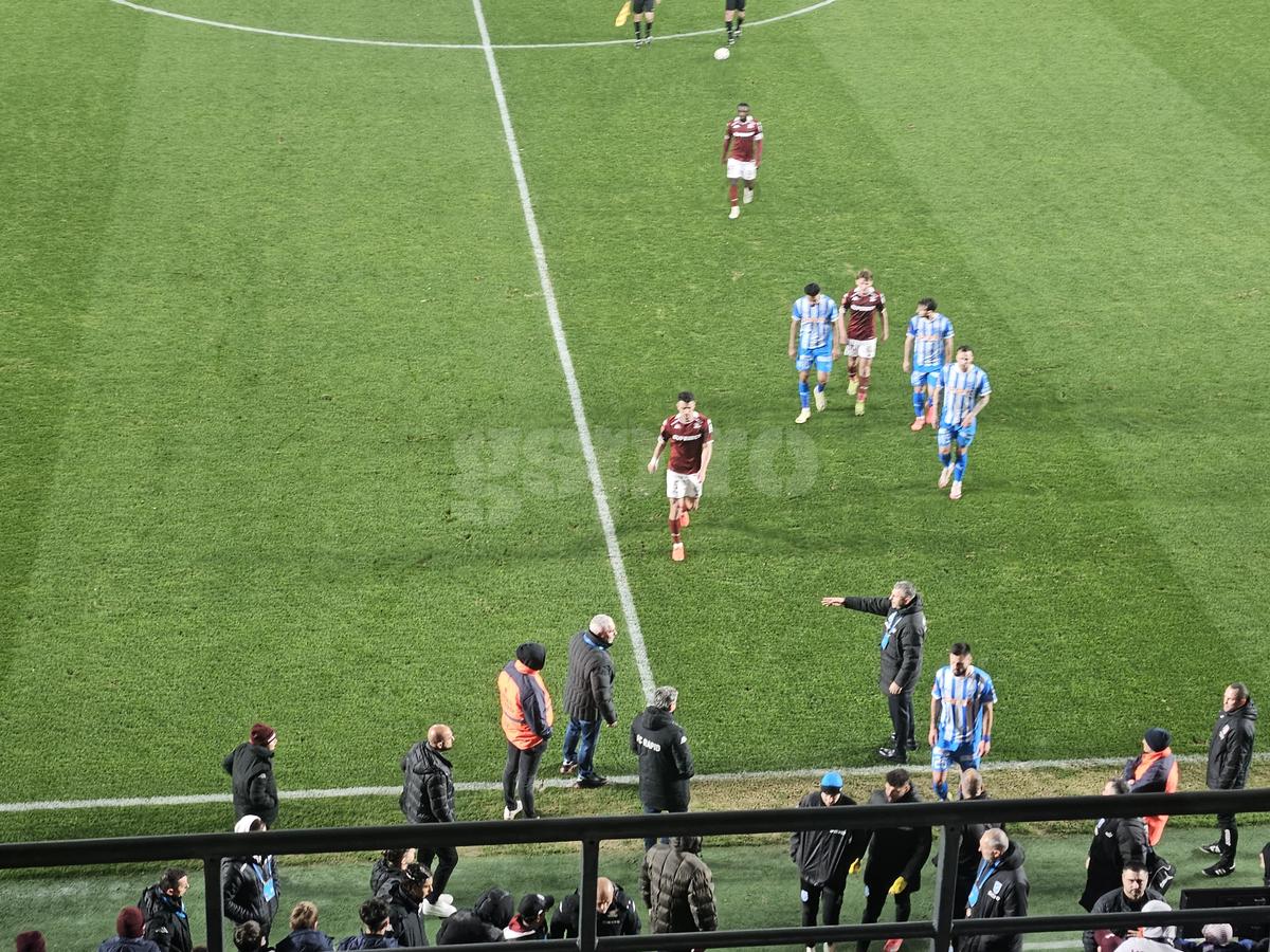 Marius Șumudică, nervos la pauza meciului Rapid - Universitatea Craiova