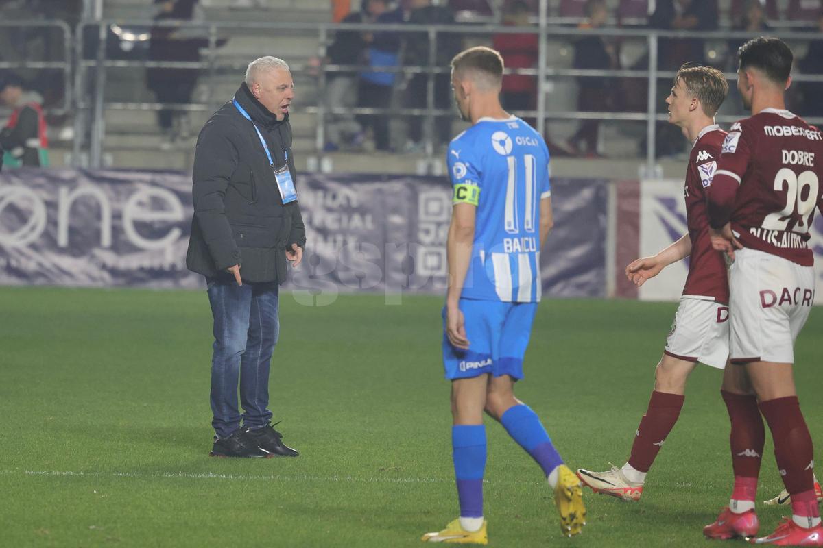 Marius Șumudică, nervos la pauza meciului Rapid - Universitatea Craiova