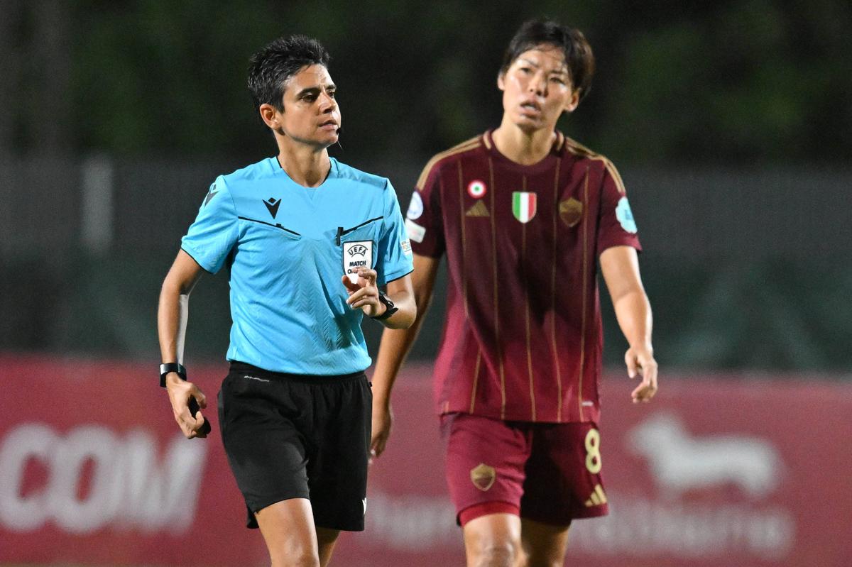 Catarina Campos, prima femeie care arbitrează un meci în prima ligă masculină a Portugaliei. Foto: Imago