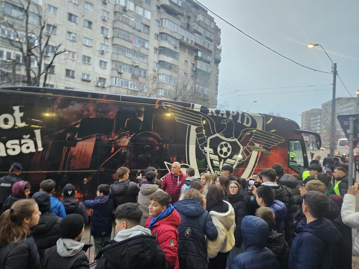 Micii suporteri sunt pregătiți de Rapid - Universitatea Craiova