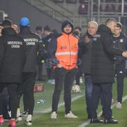 Marius Șumudică, nervos la pauza meciului Rapid - Universitatea Craiova