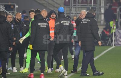 Marius Șumudică, un car de nervi la pauza meciului Rapid - Craiova: s-a certat cu propriii elevi, cu arbitrul și cu staff-ul adversarei