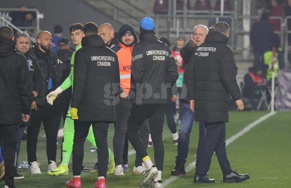 Marius Șumudică, un car de nervi la pauza meciului Rapid - Craiova: s-a certat cu propriii elevi, cu arbitrul și cu staff-ul adversarei