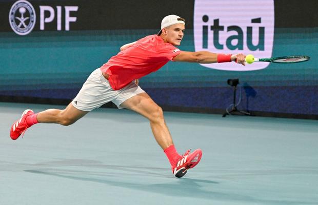 Tânărul de 19 ani care a răsturnat toate calculele va fi adversarul lui Novak Djokovic în finala de la Miami Open!