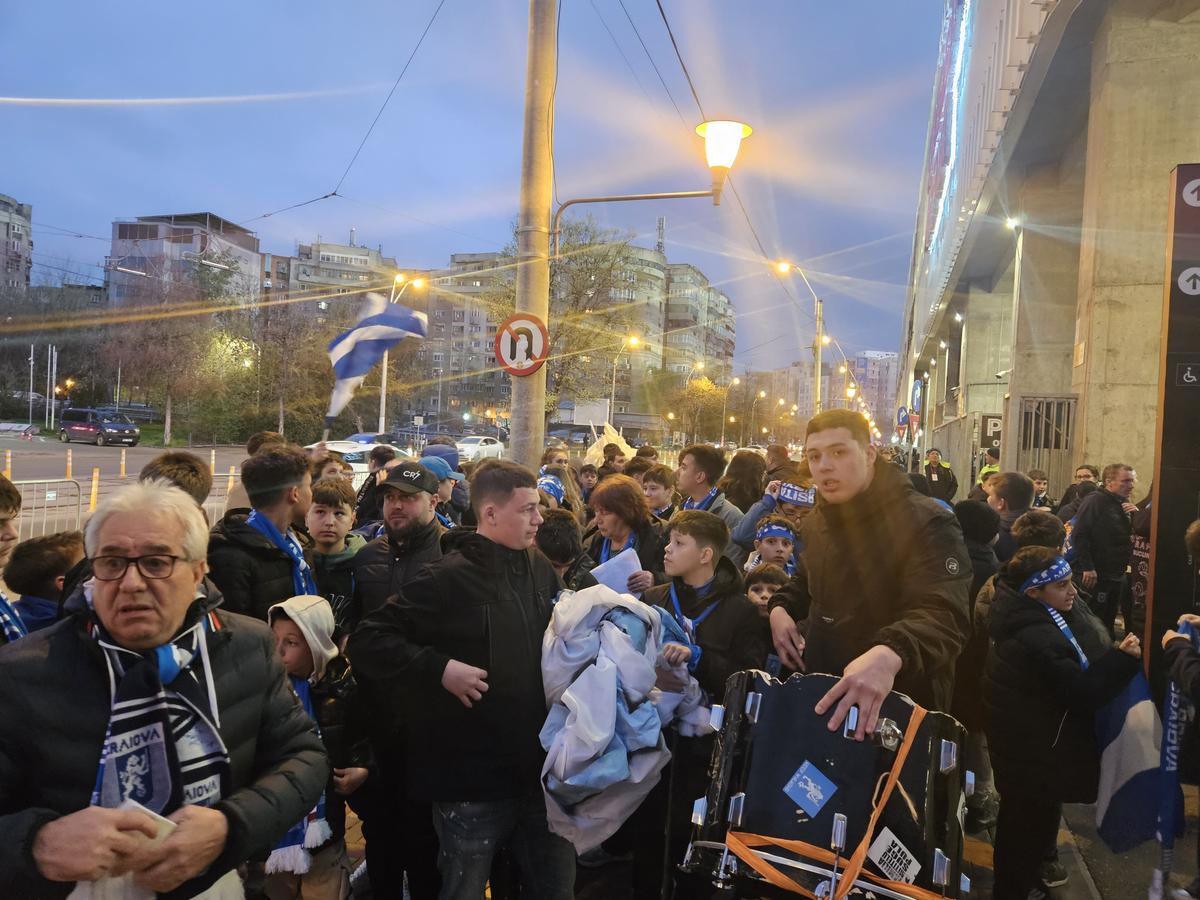 Micii suporteri sunt pregătiți de Rapid - Universitatea Craiova