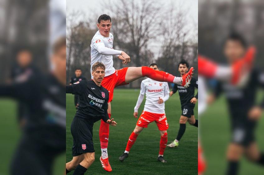Mihnea Toader, cel mai înalt fotbalist din Superliga // foto: Dinamo Facebook