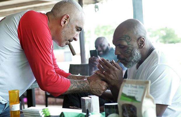 Alki David, miliardarul care vrea să dea numele stadionului Barcelonei, plănuiește să-și cloneze soția! E partenerul lui Mike Tyson în afacerea cu cannabis