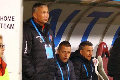 Toate echipele din Liga 1 se zbat în această perioadă pentru a obține licența pentru noul sezon competițional, dar și pentru o eventuală participare în cupele europene. CFR are însă probleme, din cauza lui Alin Minteuan, care a refuzat eșalonarea.