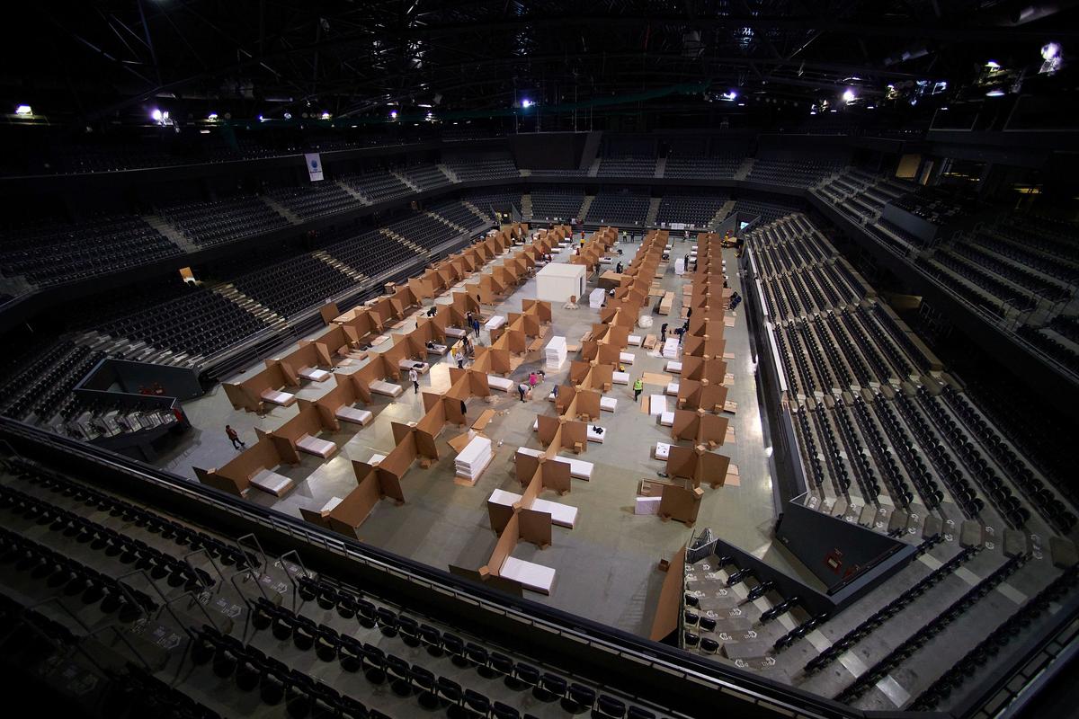 FOTO Sala Polivalentă din Cluj, transformată în centru de suport pentru bolnavii de COVID-19