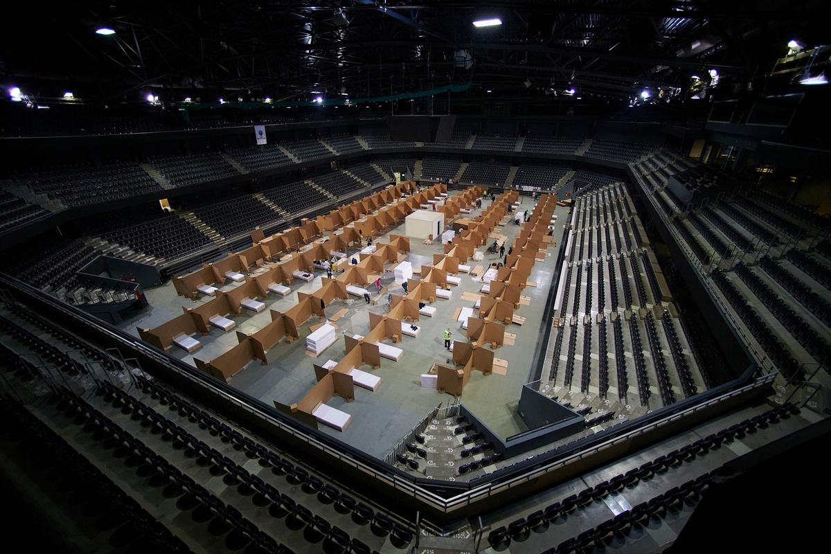 FOTO Sala Polivalentă din Cluj, transformată în centru de suport pentru bolnavii de COVID-19