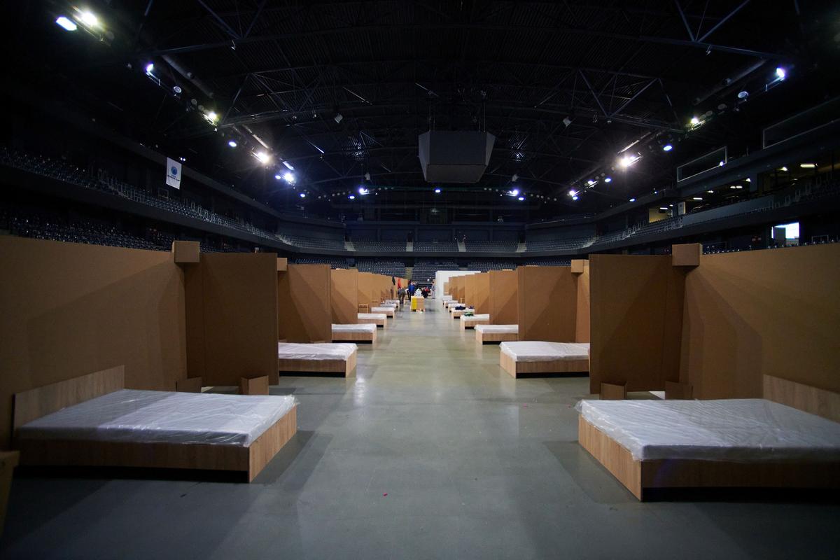 FOTO Sala Polivalentă din Cluj, transformată în centru de suport pentru bolnavii de COVID-19