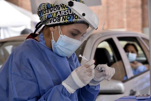 Vaccinarea din mașină e posibilă și în București. Sursă foto: Guliver/Getty Images