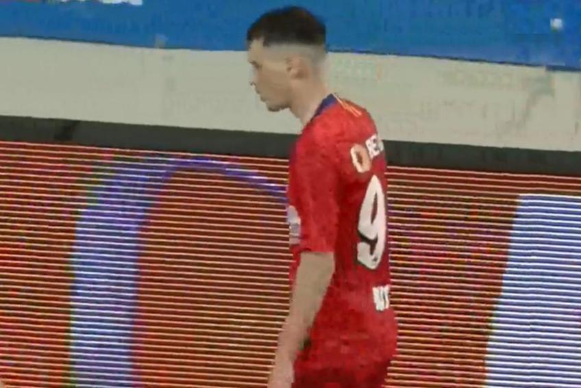 Adrian Niță (18 ani) a fost schimbat de FCSB în minutul 40 al meciului cu Craiova. În locul său a intrat Răzvan Oaidă.