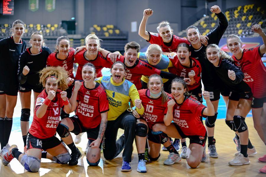 Fetele de la Zalău bucuroase că au învins Brăila FOTO Dan Potor Gheorghe Tadici: ”Handbalul a ajuns concurs între primării, cine dă salarii mai mari!”