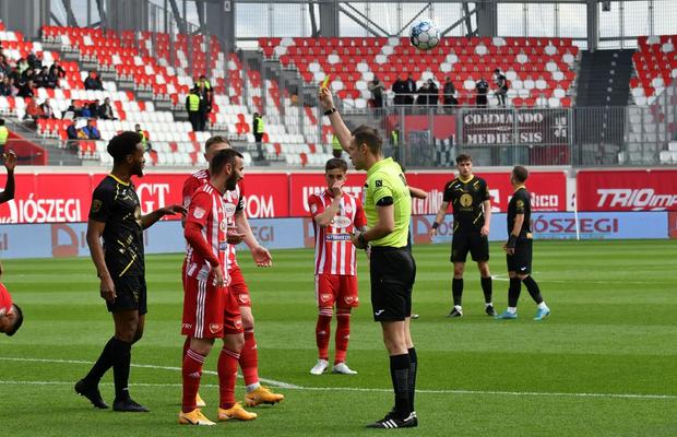 Greșeli inexplicabile de arbitraj în Sepsi - Gaz Metan » Gol anulat pentru un ofsaid văzut doar de arbitri