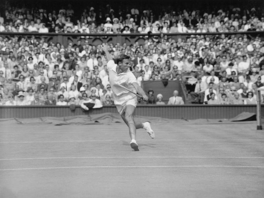 Nikola Pilic în acțiune, la Wimbledon 1964 / FOTO: GettyImages Djokovic, îndemnat de fostul mentor să boicoteze turneul de la Wimbledon, în semn de solidaritate cu rușii și bielorușii: „Să îi vedem atunci!”