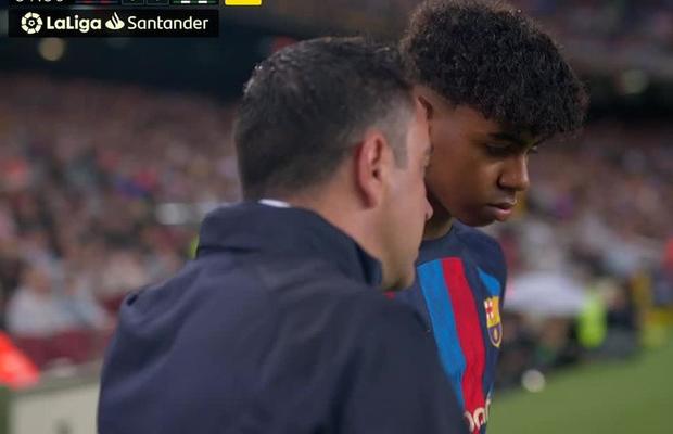 „Noul Iniesta” a debutat la 15 ani pentru Barcelona: cel mai tânăr fotbalist din istoria catalanilor
