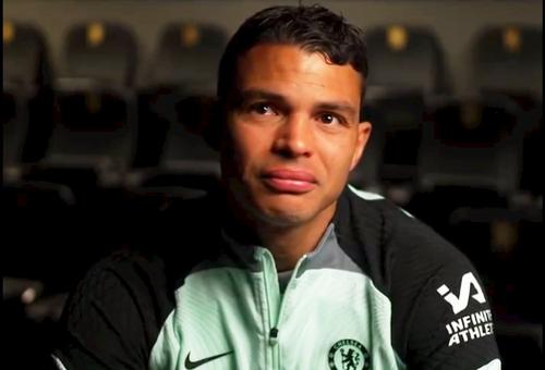 Fundașul central Thiago Silva (39 de ani) a anunțat că pleacă de la Chelsea. Brazilianul a plâns în timpul mesajului de despărțire și promite că va reveni în club, într-un alt rol.