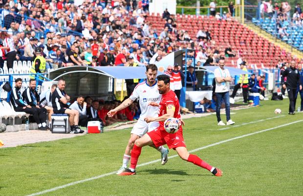 Se întâmplă în Liga 1 » Nu-l știe nimeni ca fotbalist, dar i-a „furat” gloria unui fost campion din Liga 1: „A dat autografe în locul meu!”