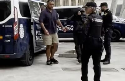 Starul „naționalei” Angliei a fost arestat în vacanță » Sportivul a fost doborât cu greu de 8 polițiști, după ce a rezistat la electroșocuri