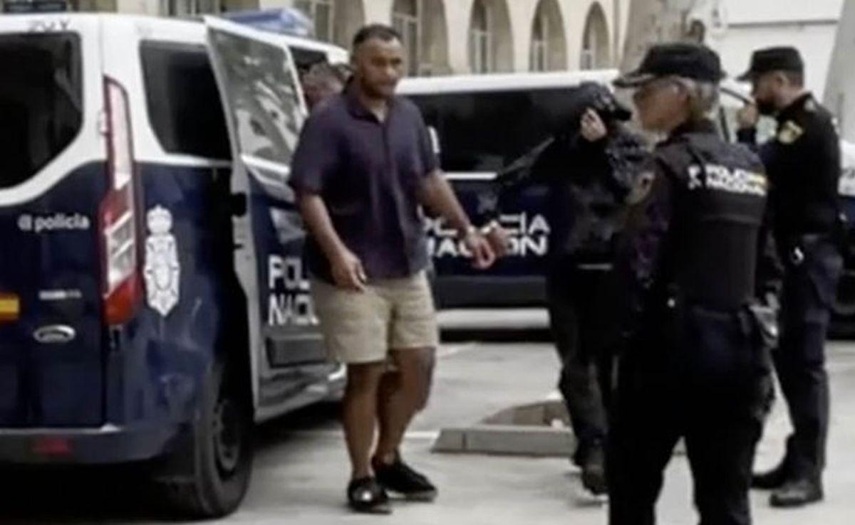 Starul „naționalei” Angliei a fost arestat în vacanță » Sportivul a fost doborât cu greu de 8 polițiști, după ce a rezistat la electroșocuri