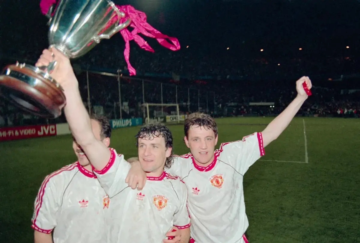 Cum arată tricoul pus în vânzare de Manchester United