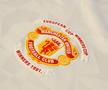 Fanii au luat foc când au văzut tricoul retro lansat de Manchester United: „Mai multe produse decât victorii” » Are un preț uriaș