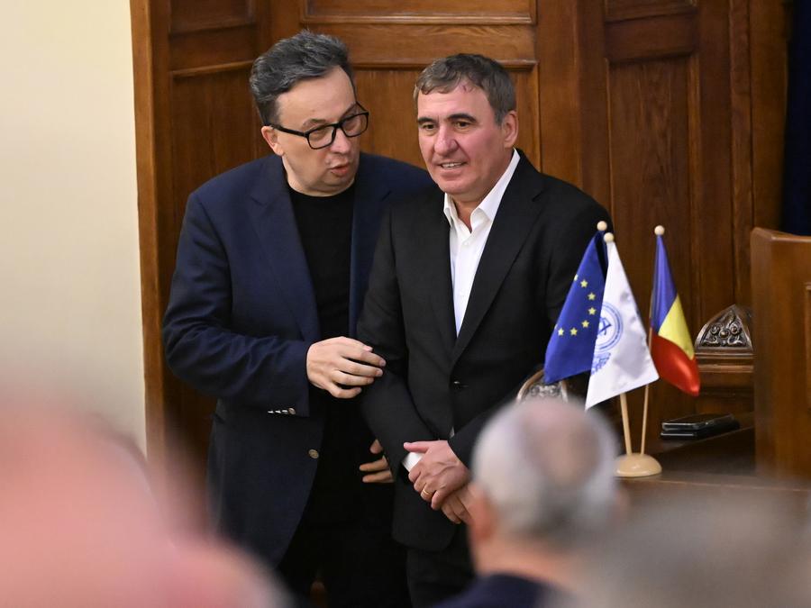 Marius Mitran și Gheorghe Hagi, imagine din martie 2025 Poveștile lui Marius Mitran, strânse în peste 30 de ani de carieră: „Craiova Maxima e mult mai frumoasă decât Steaua '86. Și povestea, și dramatismul, și tot ce s-a întâmplat cu ea”