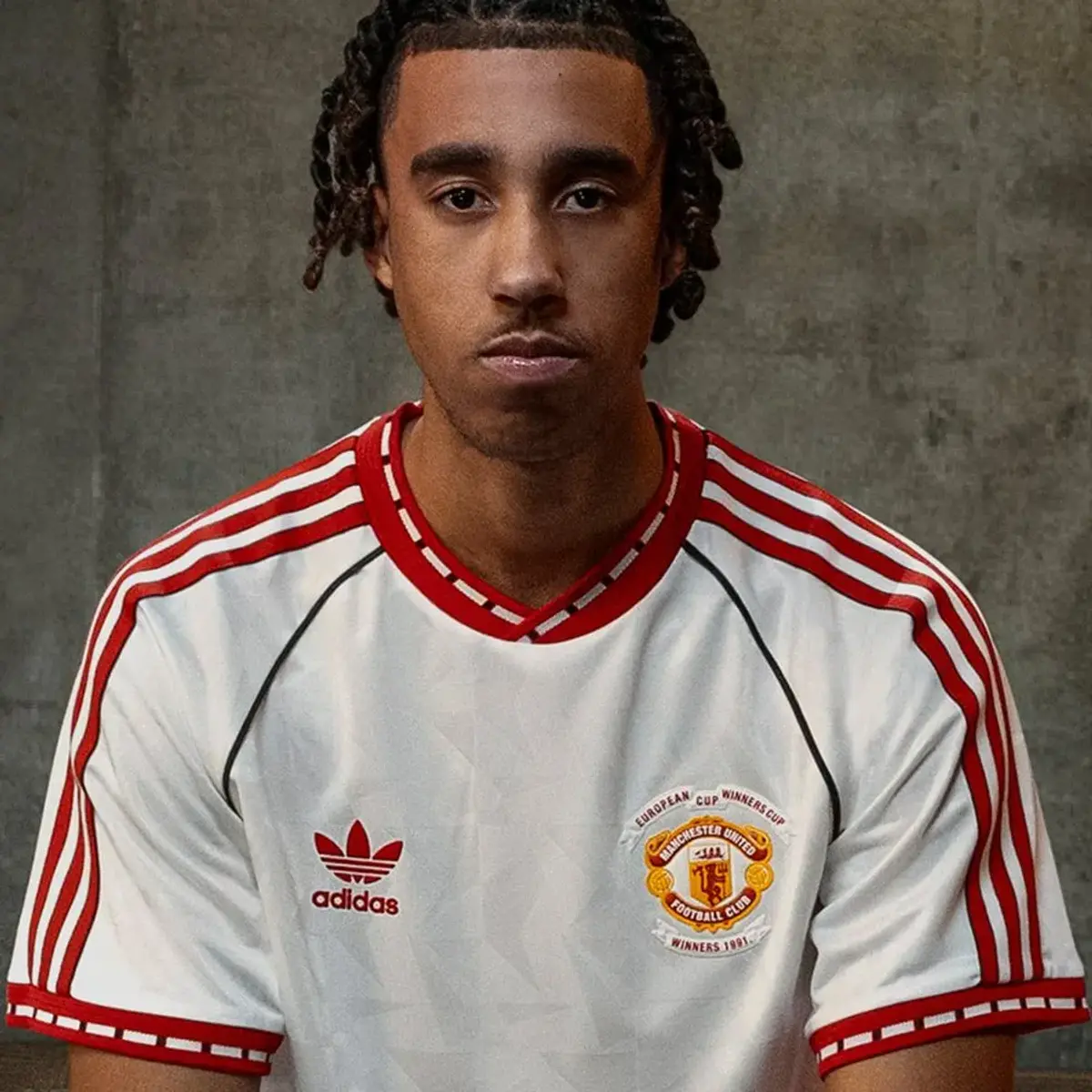 Cum arată tricoul pus în vânzare de Manchester United