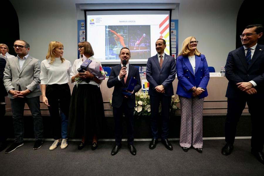 Bogdan Matei, Camelia Potec, Valeria van Groningen, Marius Urzică, Mihai Covaliu, Elisabeta Lipă și Răzvan Burleanu (de la stânga la dreapta) Foto: Facebook COSR Valeria van Groningen și Marius Urzică, onorați de COSR cu Ordinul Excelența Olimpică