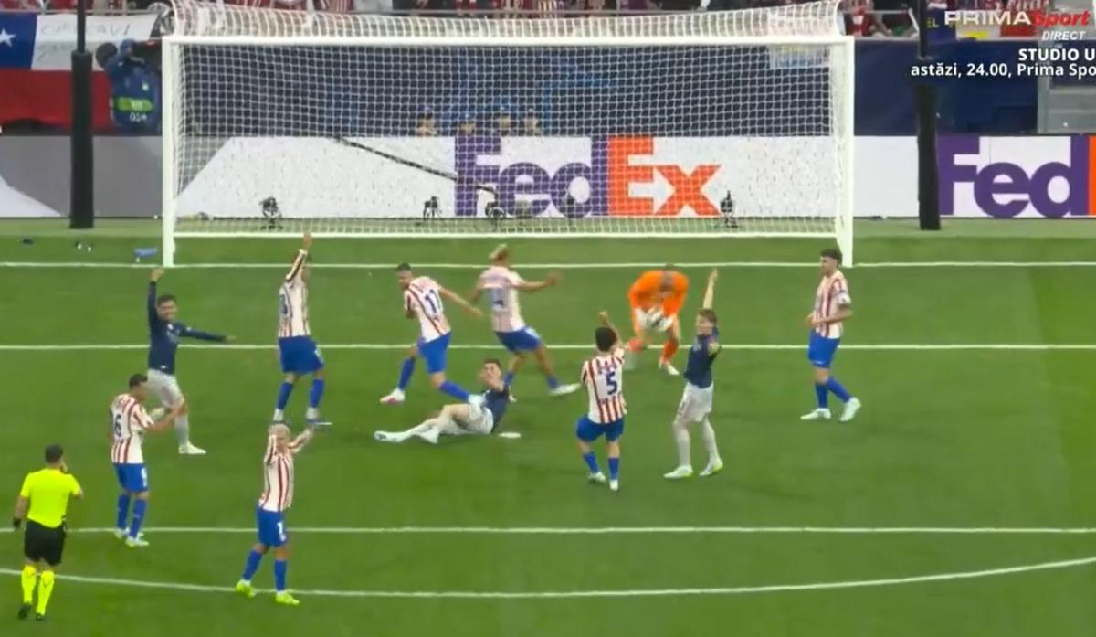 Penalty controversat în Atletico - Arsenal » Verdictul specialistului