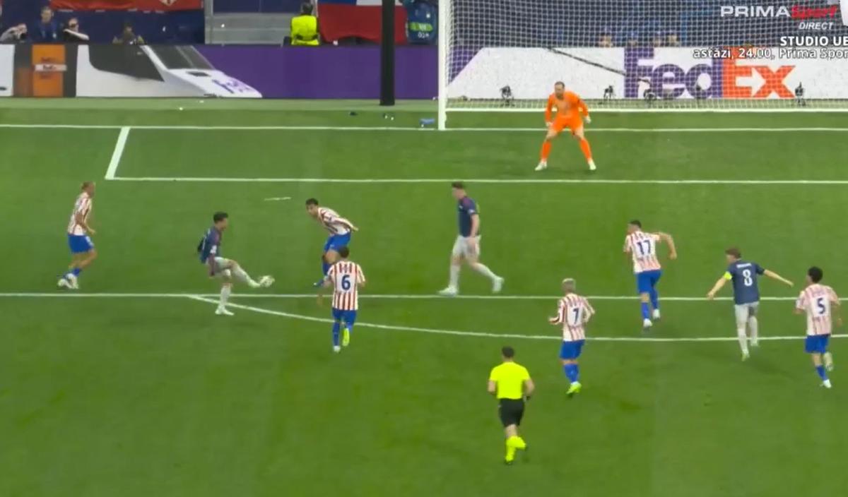 Penalty controversat în Atletico - Arsenal » Verdictul specialistului