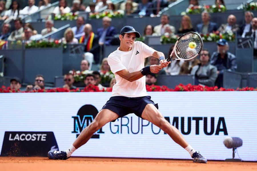 Rafael Jodar în acțiune la Madrid Foto: Mutua Madrid Open Liderul mondial câștigă duelul inaugural cu noul Rafa și îl laudă: „Ce jucător! Data viitoare știu la ce să mă aștept”