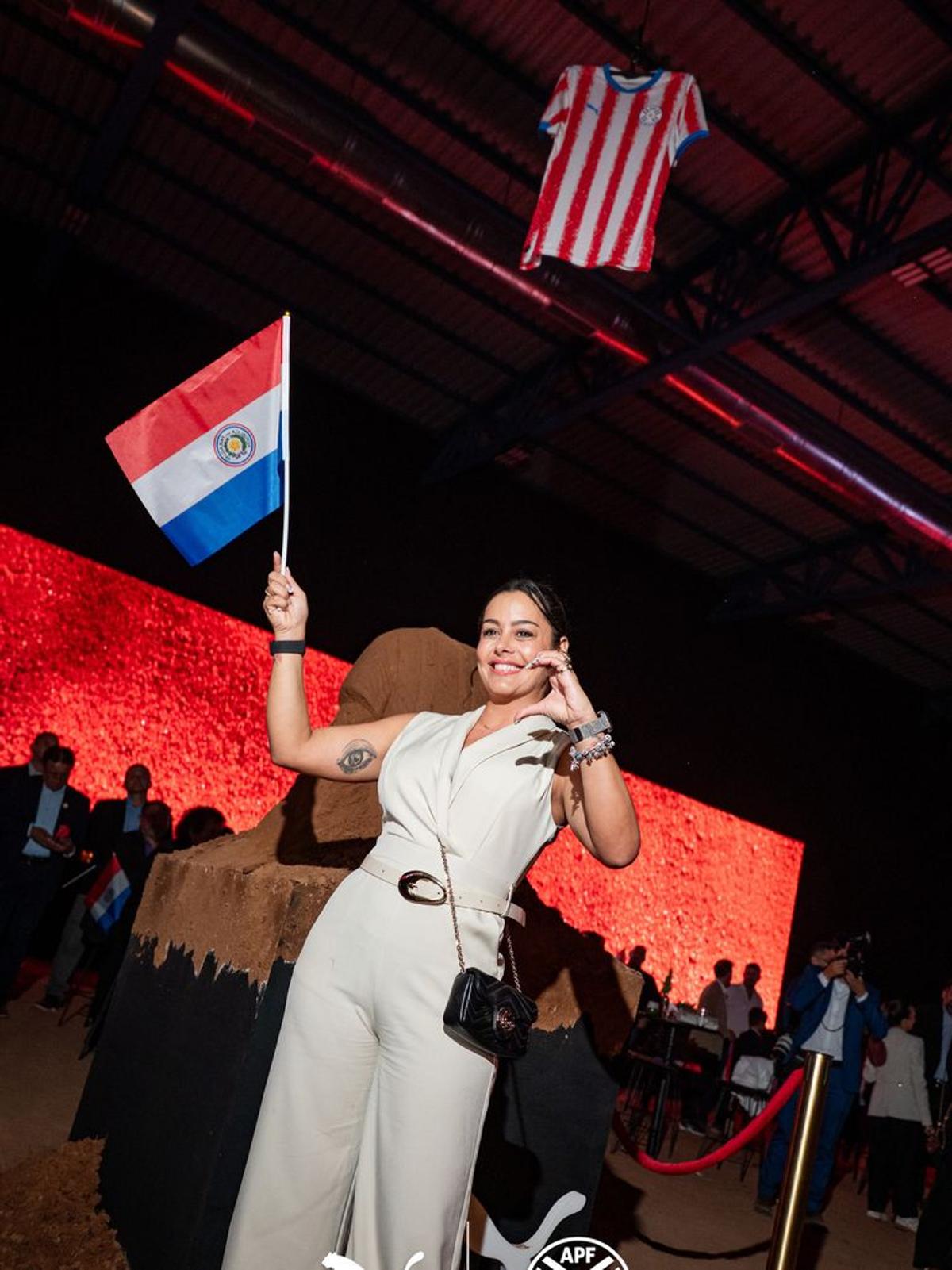 Cum arată acum Larissa Riquelme, fotomodelul devenit celebru la Mondialul din Africa de Sud