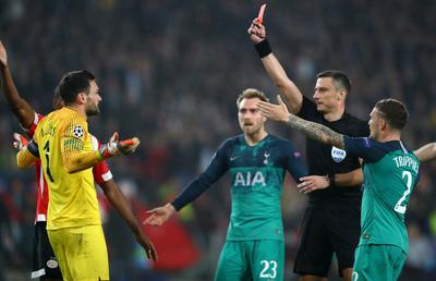 Un arbitru care a „fluierat” și în Liga Campionilor a fost arestat după o orgie! Poliția a confiscat cocaină și arme