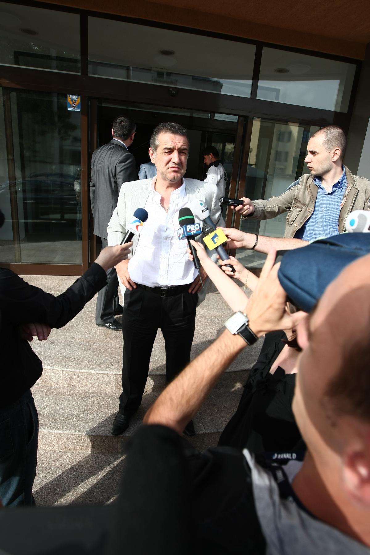 Gigi Becali va jubila » Răzvan Lucescu n-are milă de CSA: „Unii fac tărăboi și scandaluri, dar FCSB e Steaua!”